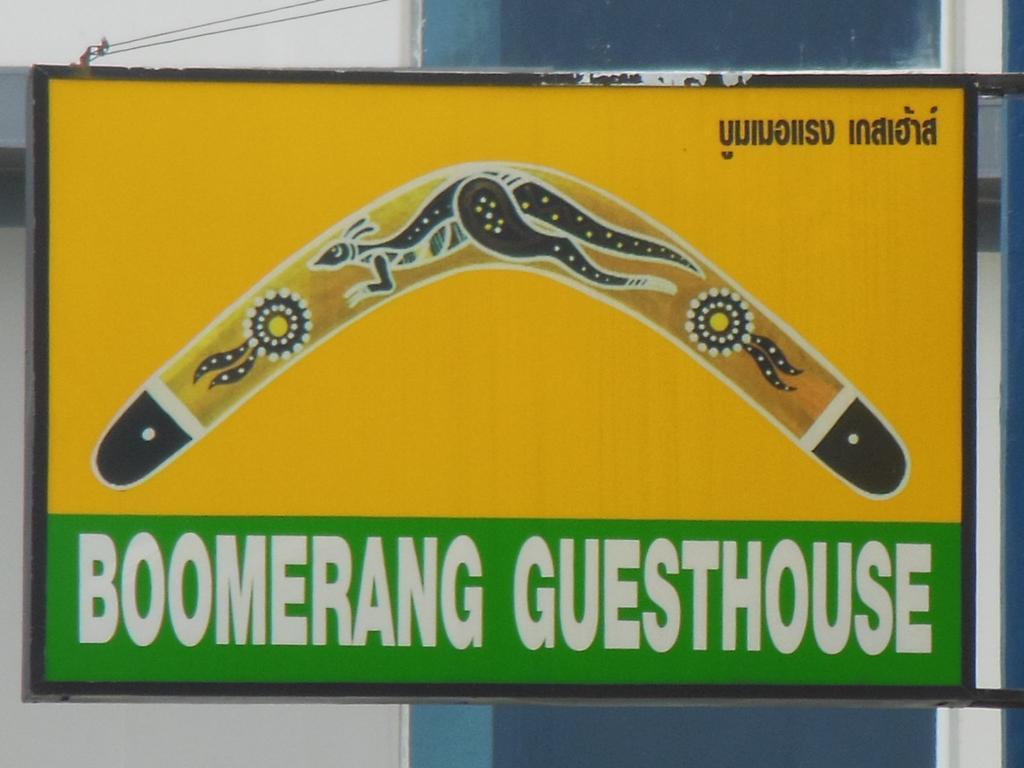 Boomerang Guesthouse And Bar Pattaya Bagian luar foto