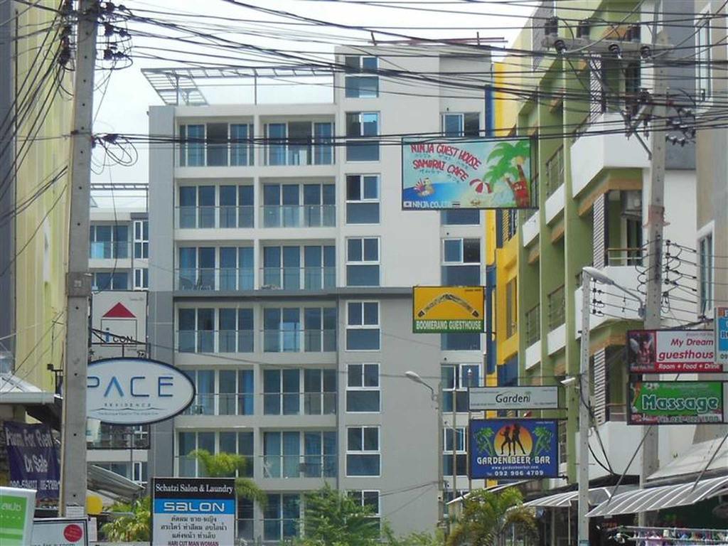 Boomerang Guesthouse And Bar Pattaya Bagian luar foto