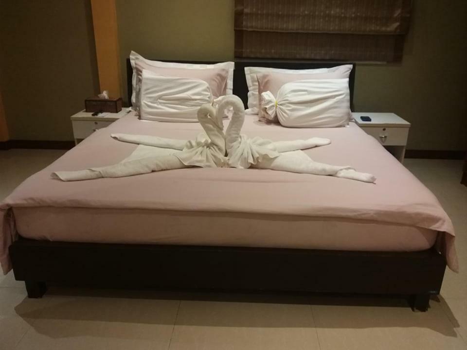 Boomerang Guesthouse And Bar Pattaya Bagian luar foto