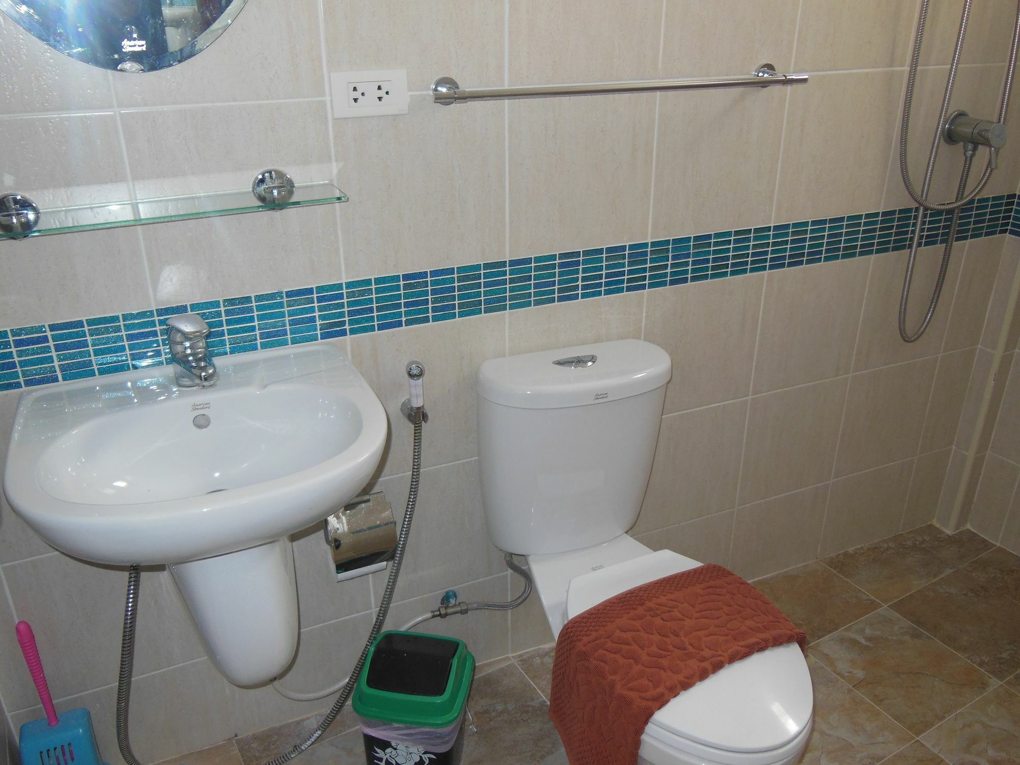 Boomerang Guesthouse And Bar Pattaya Bagian luar foto