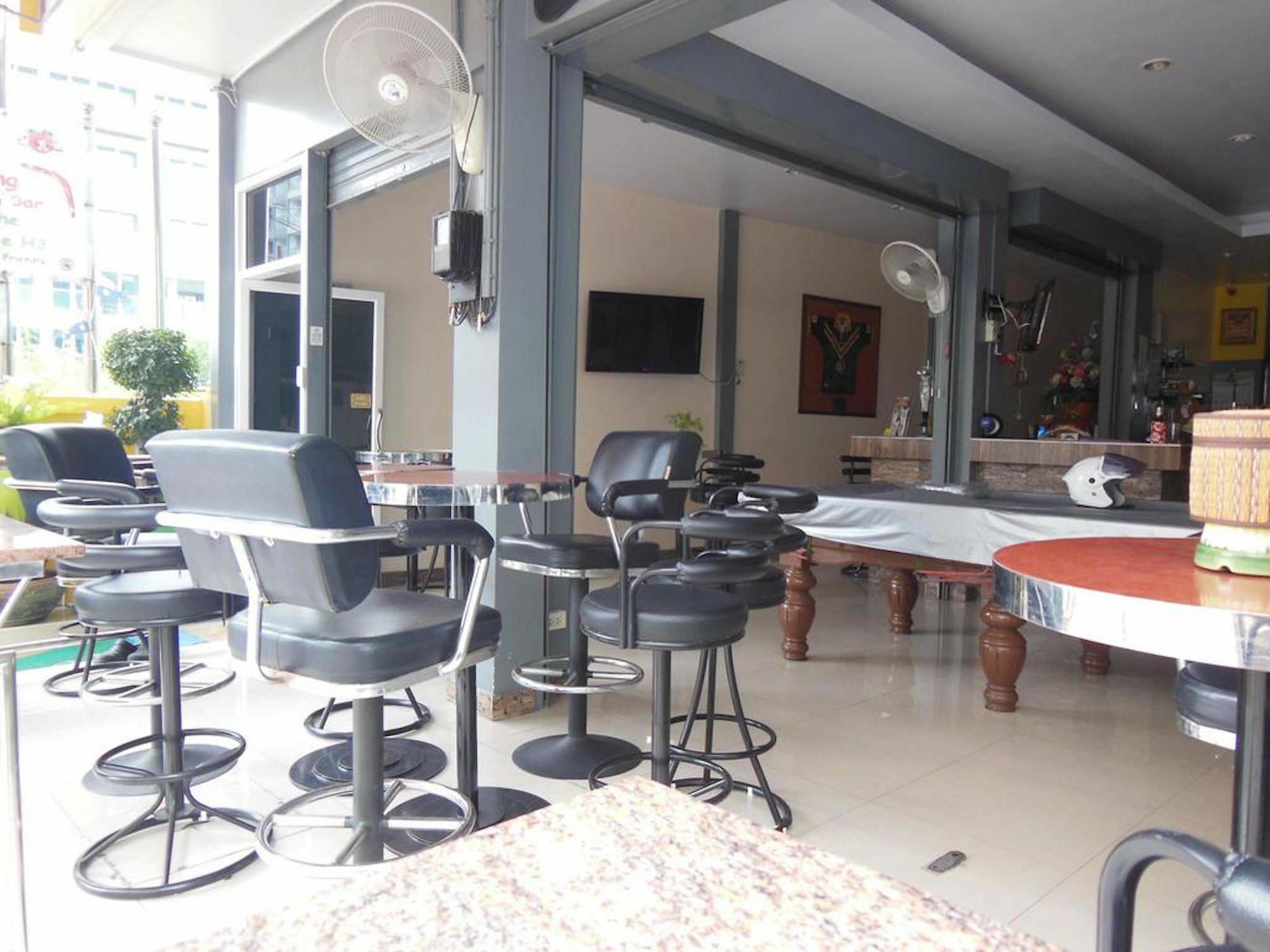 Boomerang Guesthouse And Bar Pattaya Bagian luar foto