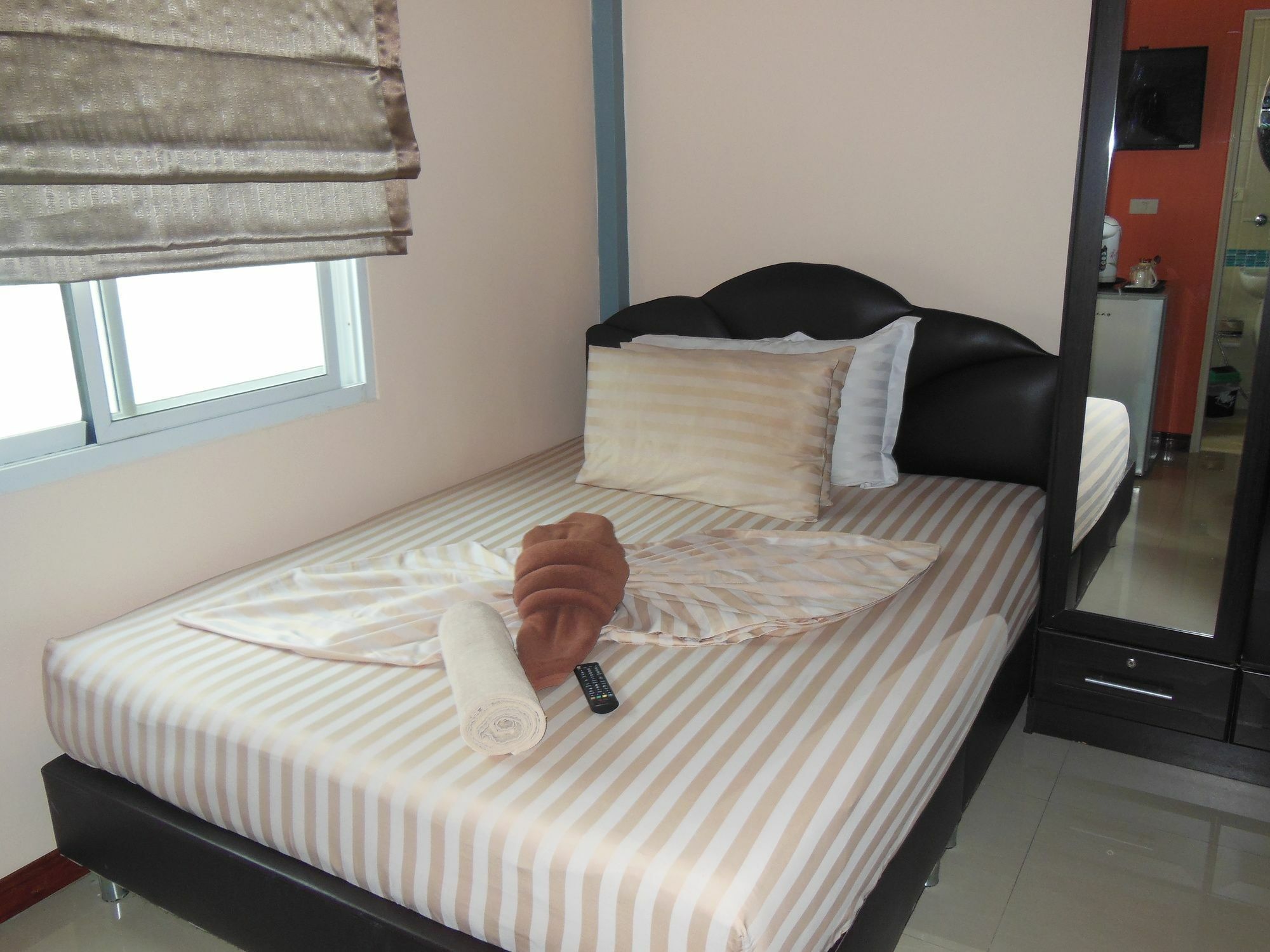 Boomerang Guesthouse And Bar Pattaya Bagian luar foto