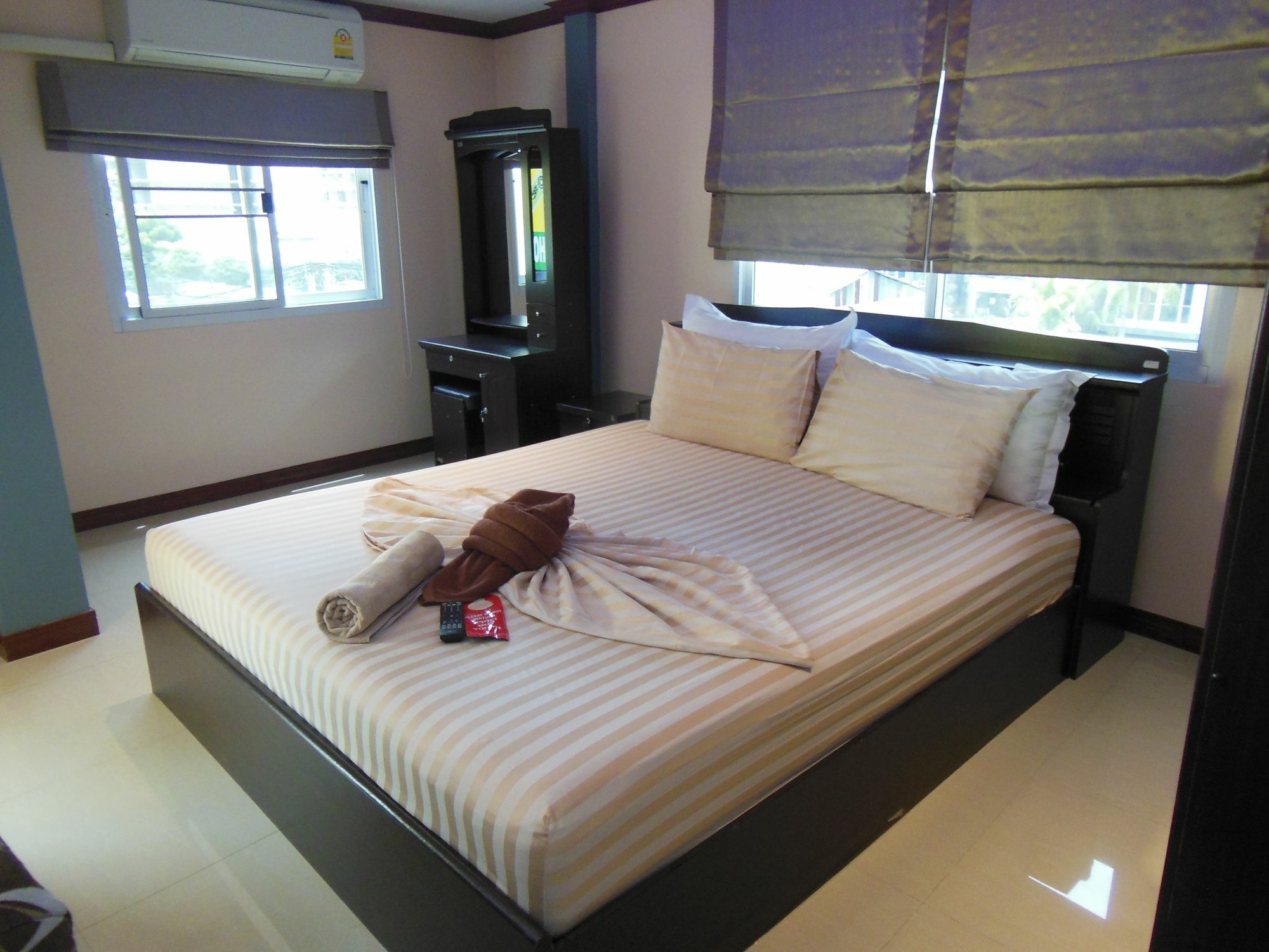Boomerang Guesthouse And Bar Pattaya Bagian luar foto