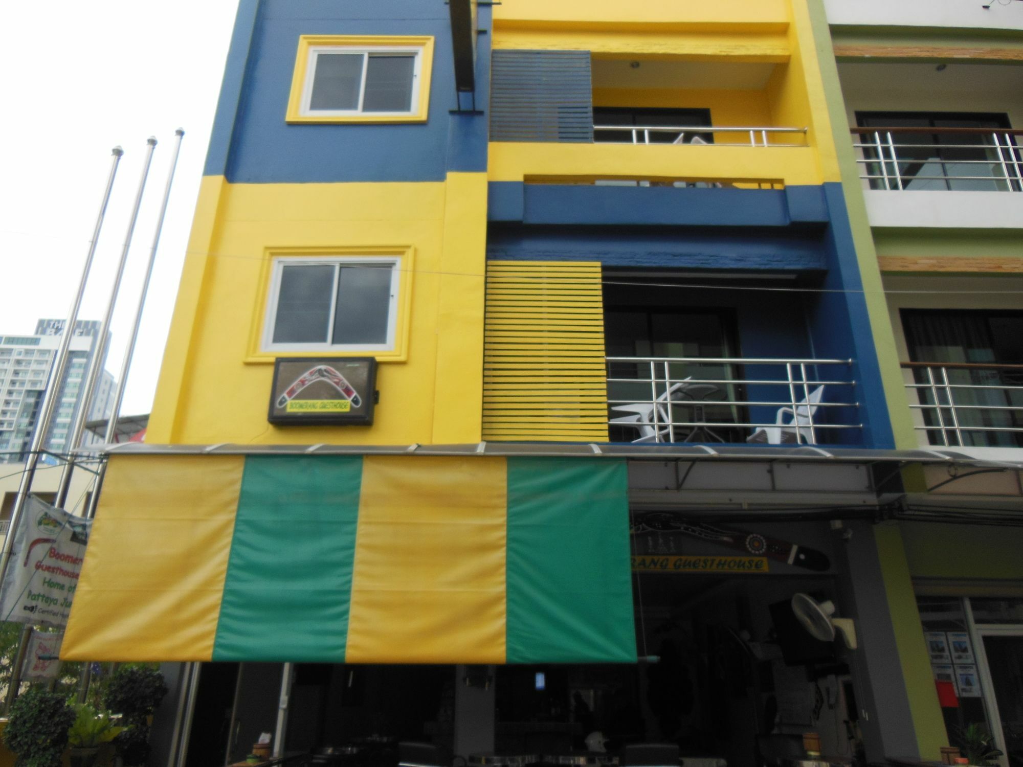 Boomerang Guesthouse And Bar Pattaya Bagian luar foto
