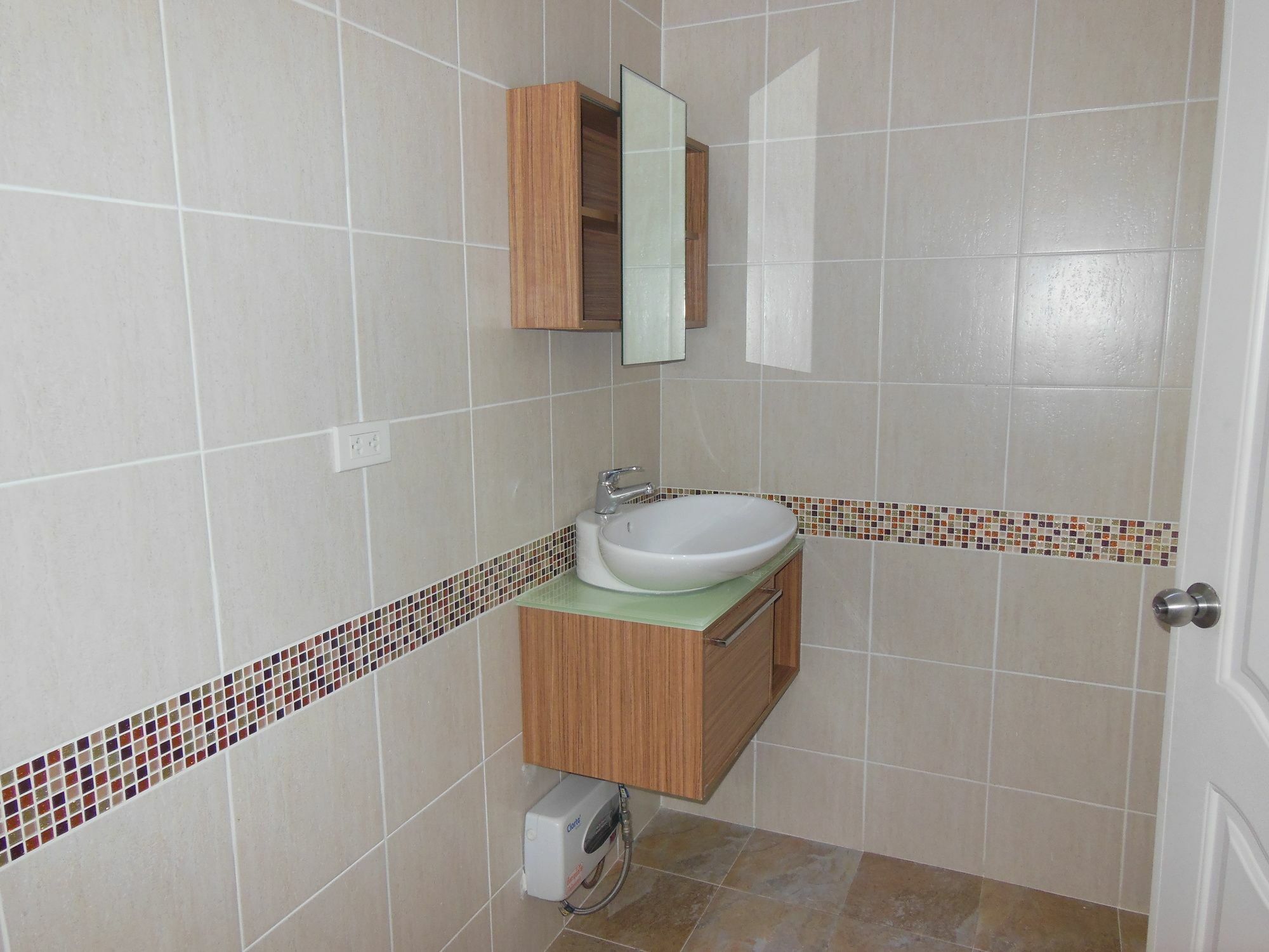 Boomerang Guesthouse And Bar Pattaya Bagian luar foto